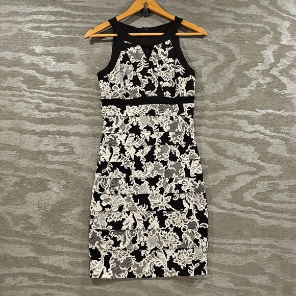 White House Black Market NWT Sz 4 Floral Print Tier Slimming Sleeveless Dress - Picture 3 of 13